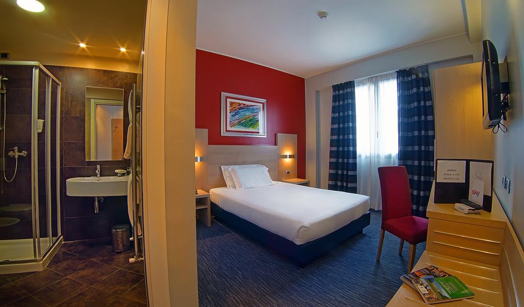 Hotel Sporting Cologno Cologno Monzese Værelse billede